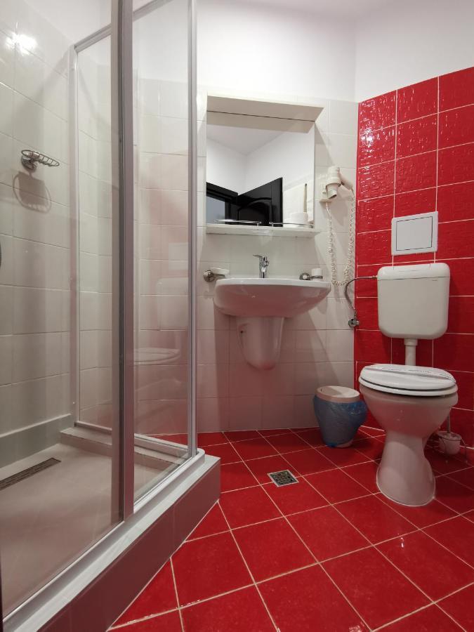 Hotel New Derby Κονστάντζα Εξωτερικό φωτογραφία